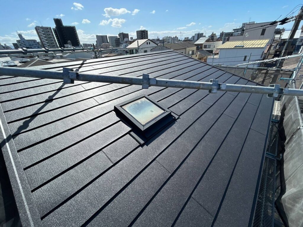 屋根：カバー工法